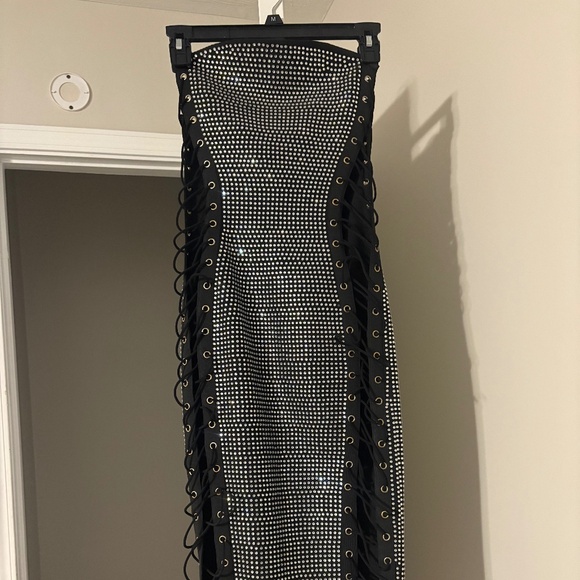 Fitter Black Dress - Picture 5 of 5